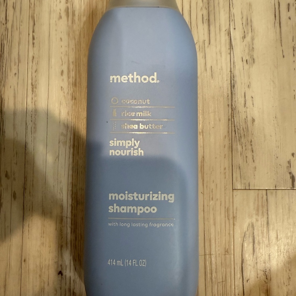 Method Simply Nourish Moisturizing Shampoo - Light Blue